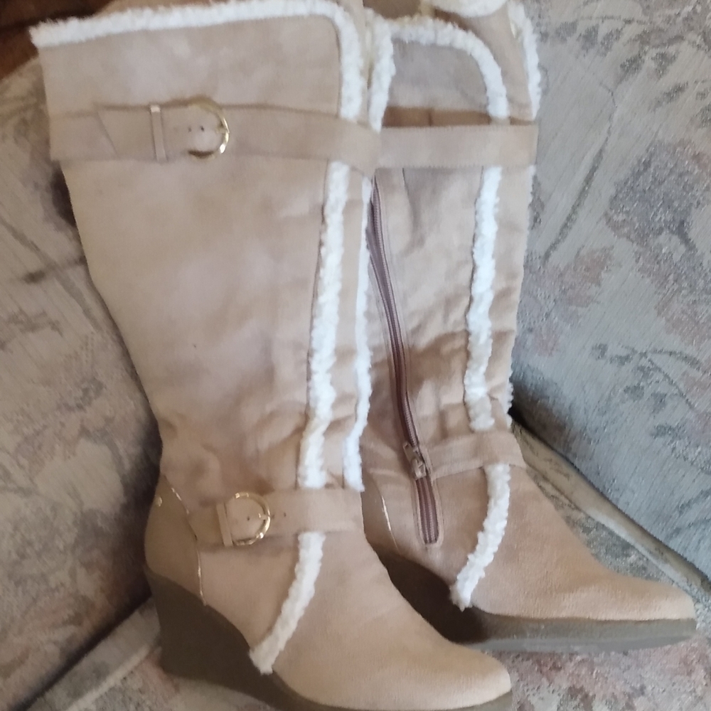 Warm wedge boots